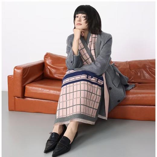 🔥秋冬热卖款大围巾【轻奢精仿羊绒围巾披肩】拯救衣柜里所有大衣的百搭围巾😍 ✅ 超大围巾，可披可围，还可以当毯子，简约大气！ 😱奢侈品级别的大披肩 ，搭配大衣毛衣高级感十足~👏 商品图7