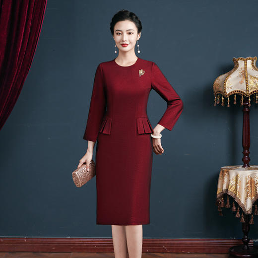 2025秋新款妈妈装 酒红荷叶气质优雅喜婆婆婚庆婚宴礼服 商品图2