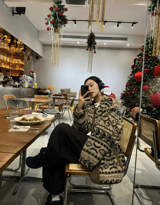 复古氛围感毛绒绒圆领夹棉外套 商品图6