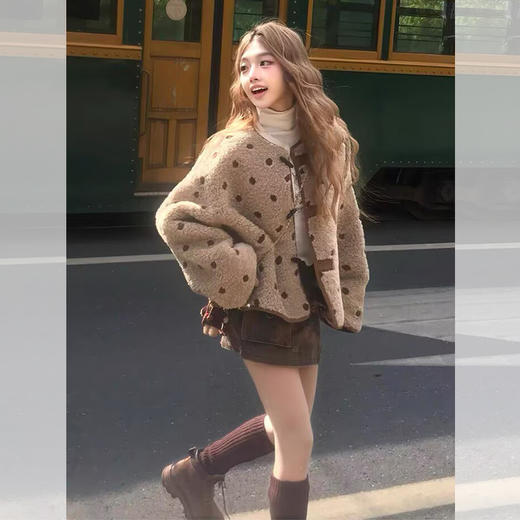 西遇双面穿仿羊羔毛外套女2025年冬季新款短款牛角扣厚毛绒上衣SS051911 商品图0