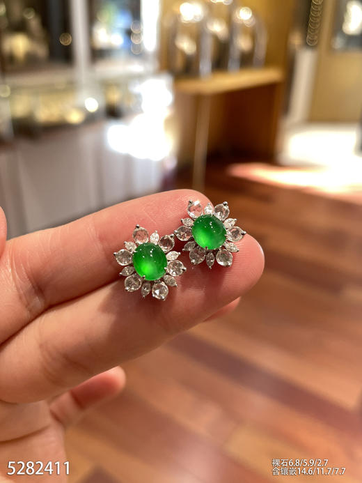 5282411，蛋面耳钉。具体价格微信咨询 商品图0