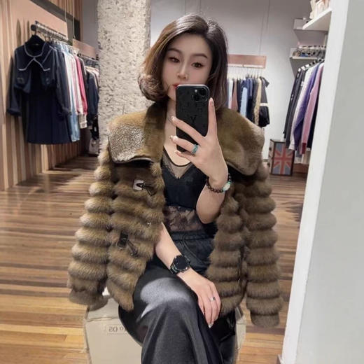 2025冬季时尚龙猫外套翻领新款仿獭兔毛短款毛毛横纹大衣 商品图0
