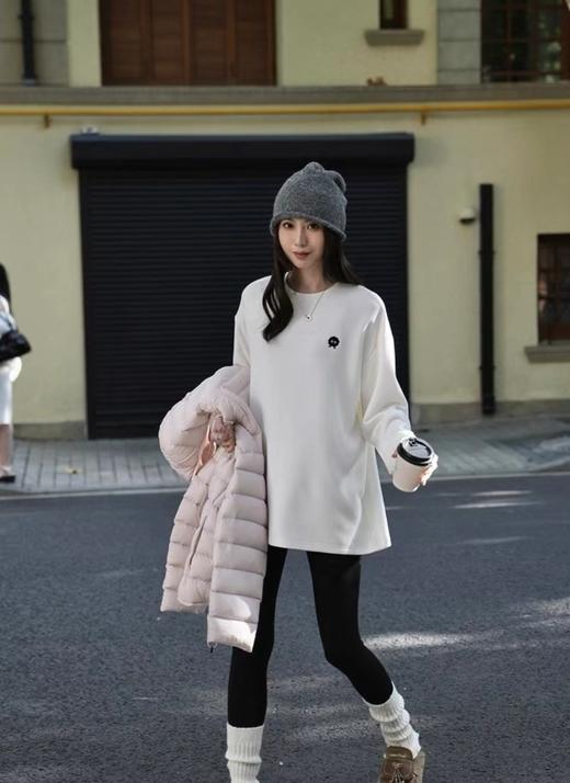 老米优品🎈3-5天。暖乎乎裹着暖意~《双面绒宽松煤球脸打底tee》温暖和显瘦它都有！宽松长度藏住臀腿肉肉， 内搭外穿都能打 T251201B 商品图2