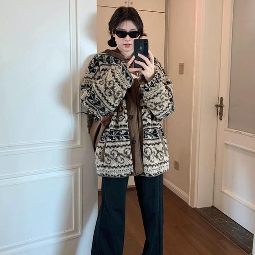 复古氛围感毛绒绒圆领夹棉外套 商品图8