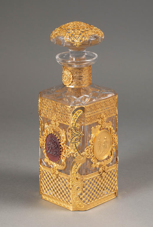 独角鹿西洋古董19世纪末法国出品古典卷叶纹铜鎏金精雕镶嵌女神与小天使主题卡梅奥装饰水晶烈酒瓶 商品图3