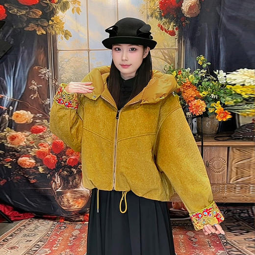 耀日藏语民族风绣花羽绒服 | 现货加急发 商品图1