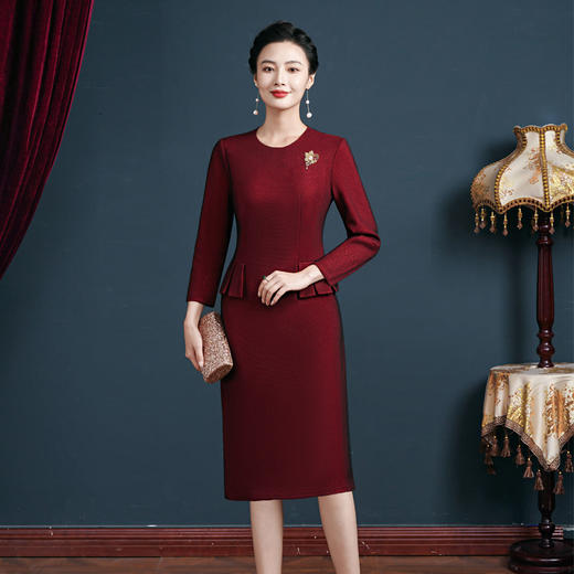 2025秋新款妈妈装 酒红荷叶气质优雅喜婆婆婚庆婚宴礼服 商品图3