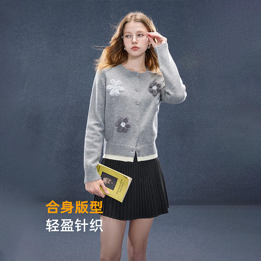西遇灰色毛衣外套女冬季新款手工花朵圆领短款针织开衫SS051899 商品图2