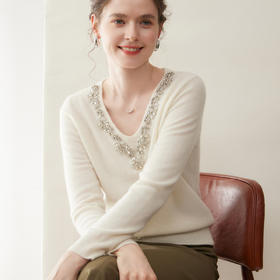 「自」全新升级【铂金会员422/天猫569/差价147】(23147)洛诗琳重工镶钻羊绒上衣2025秋冬气质V领显瘦针织毛衣女