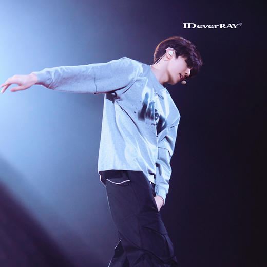 【新品福利限量秒杀🔥】IDEVERRAY陈立农后台私服同款新品人工闪钻假两件长袖 商品图1