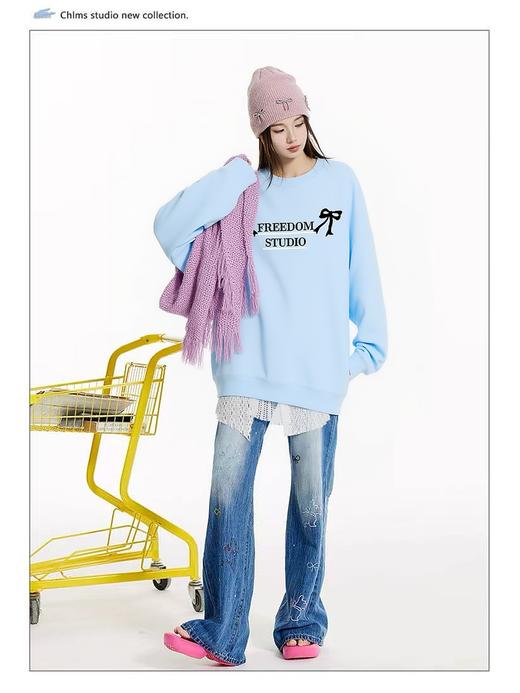 🔥🔥【潮牌卫衣】圆领牛奶绒～蝴蝶结字母宽松加绒卫衣-喜出 商品图1