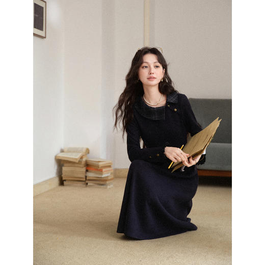 鹿向南「雅韵栖衣」气质设计感藏青色连衣裙女秋冬长款A字针织裙 商品图2
