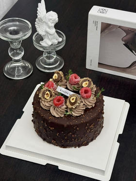 费列罗榛果梦龙巧克力脆皮蛋糕