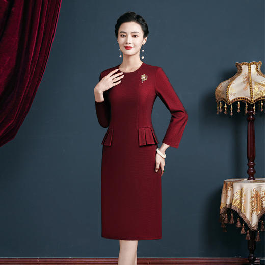 2025秋新款妈妈装 酒红荷叶气质优雅喜婆婆婚庆婚宴礼服 商品图1