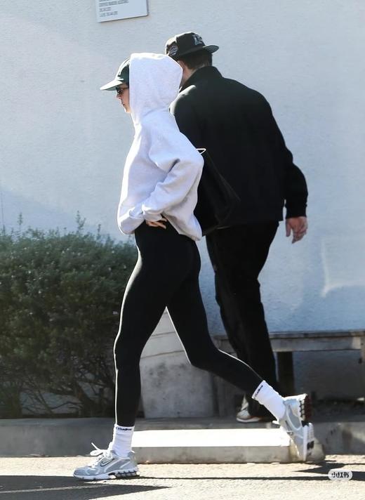 一店d 𝐭𝐡𝐞 𝐫𝐨𝐰万能打底裤‼️这条裤真的火爆欧美圈儿  真的巨巨巨舒服，超级好穿，颠覆你的认知的那种，因为它并非传统意义上的加绒裤，而是自身磨毛带绒感 给你羊绒的手感！ 商品图4