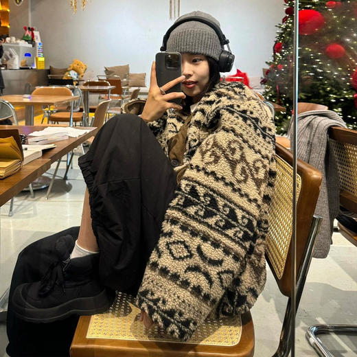 复古氛围感毛绒绒圆领夹棉外套 商品图5