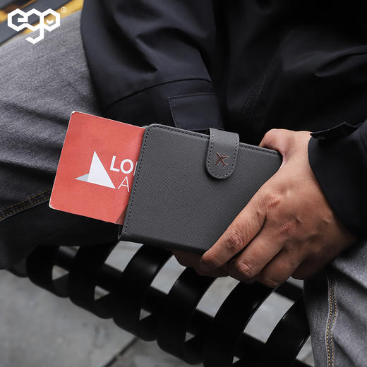 「全球定位+防盗刷+磁吸数据线充电」EGO防丢护照夹多功能出国旅行机票夹证件卡包 商品图1