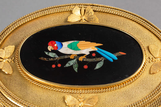 独角鹿西洋古董19世纪法国著名工坊TAHAN PARIS签名出品绳纹铜鎏金精雕装饰鹦鹉蝴蝶主题彩色硬石镶嵌珍宝盒 商品图6