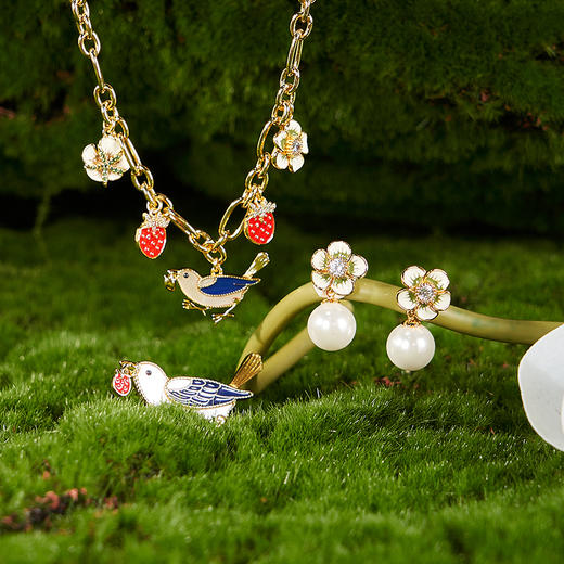 V&A博物馆 草莓小偷系列 耳饰 胸针 手链 商品图3