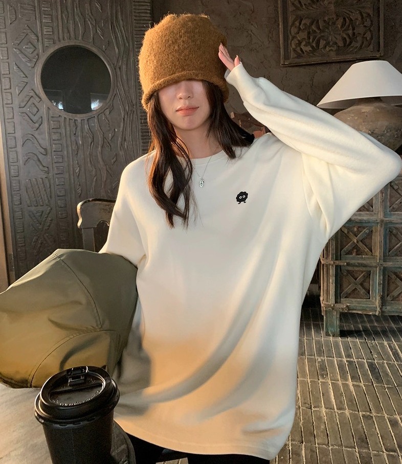 老米优品🎈3-5天。暖乎乎裹着暖意~《双面绒宽松煤球脸打底tee》温暖和显瘦它都有！宽松长度藏住臀腿肉肉， 内搭外穿都能打 T251201B