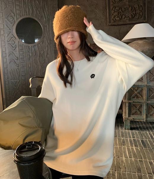 老米优品🎈3-5天。暖乎乎裹着暖意~《双面绒宽松煤球脸打底tee》温暖和显瘦它都有！宽松长度藏住臀腿肉肉， 内搭外穿都能打 T251201B 商品图0