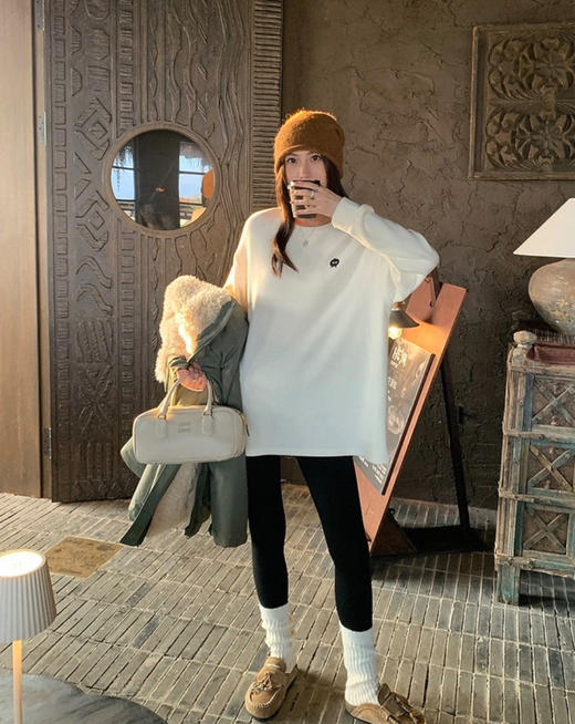 老米优品🎈3-5天。暖乎乎裹着暖意~《双面绒宽松煤球脸打底tee》温暖和显瘦它都有！宽松长度藏住臀腿肉肉， 内搭外穿都能打 T251201B 商品图6