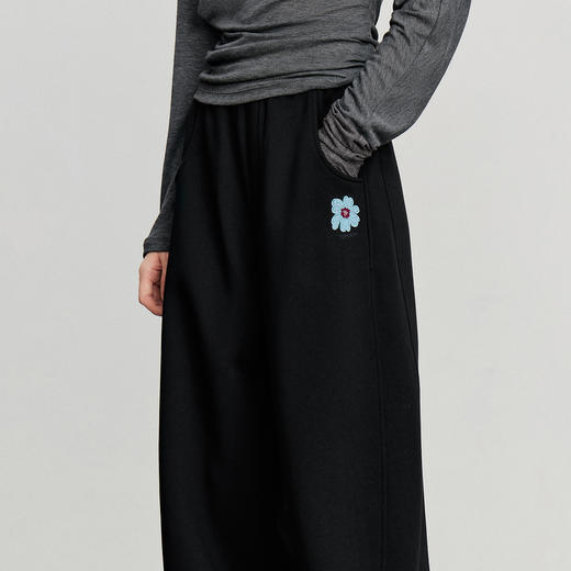 初语 2025新款休闲裤女 绿绒蒿绣花棉质香蕉裤长裤 商品图2