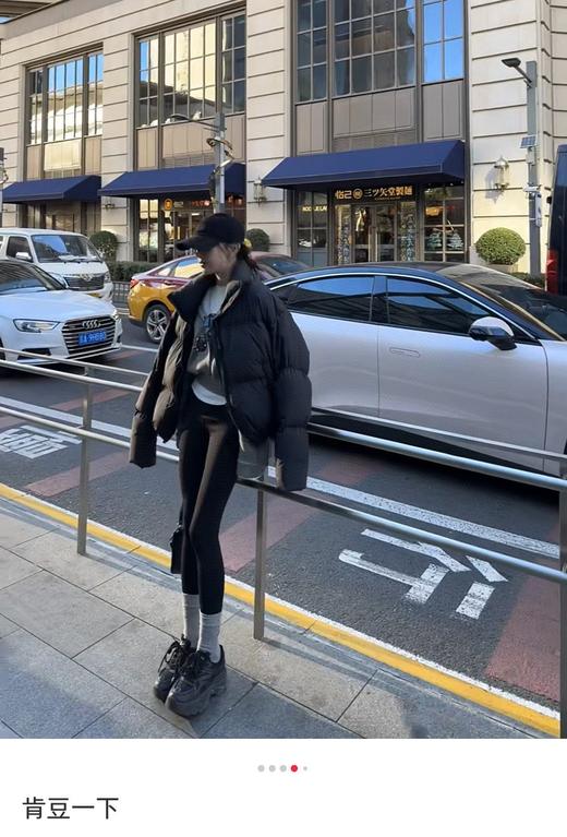 一店d 𝐭𝐡𝐞 𝐫𝐨𝐰万能打底裤‼️这条裤真的火爆欧美圈儿  真的巨巨巨舒服，超级好穿，颠覆你的认知的那种，因为它并非传统意义上的加绒裤，而是自身磨毛带绒感 给你羊绒的手感！ 商品图7