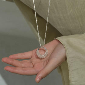 SOFT ROOM	钩针镂空月牙包项链