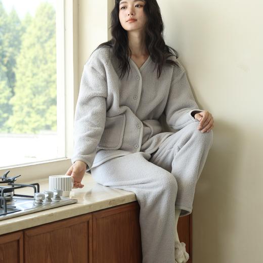 KEMU壳木毛绒绒家居服套装9822 双面绒毛柔软舒适亲肤保暖 宽松版型不挑身材 三色可选 商品图7