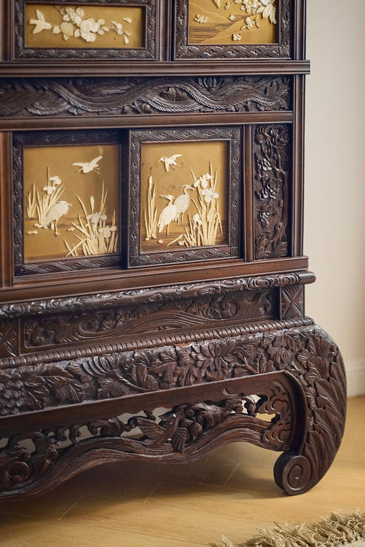 独角鹿西洋古董1880年代日本明治时期出品祥云龙凤纹硬木精雕装饰东方花鸟主题金漆莳绘及芝山镶嵌大型多宝阁 商品图6