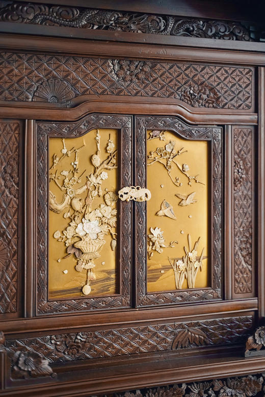 独角鹿西洋古董1880年代日本明治时期出品祥云龙凤纹硬木精雕装饰东方花鸟主题金漆莳绘及芝山镶嵌大型多宝阁 商品图5