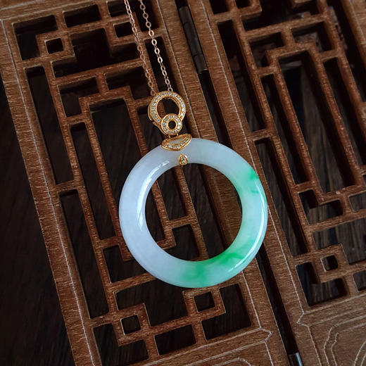 【天然正品】AU750黄金镶钻镶天然细腻糯冰种飘阳绿圆环翡翠吊坠项链301025AH75 商品图7