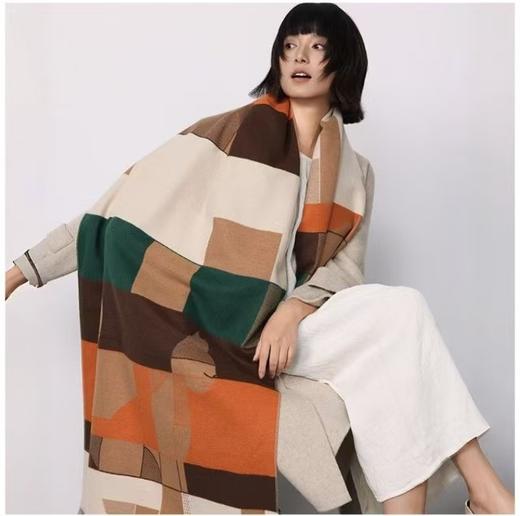 🔥秋冬热卖款大围巾【轻奢精仿羊绒围巾披肩】拯救衣柜里所有大衣的百搭围巾😍 ✅ 超大围巾，可披可围，还可以当毯子，简约大气！ 😱奢侈品级别的大披肩 ，搭配大衣毛衣高级感十足~👏 商品图6