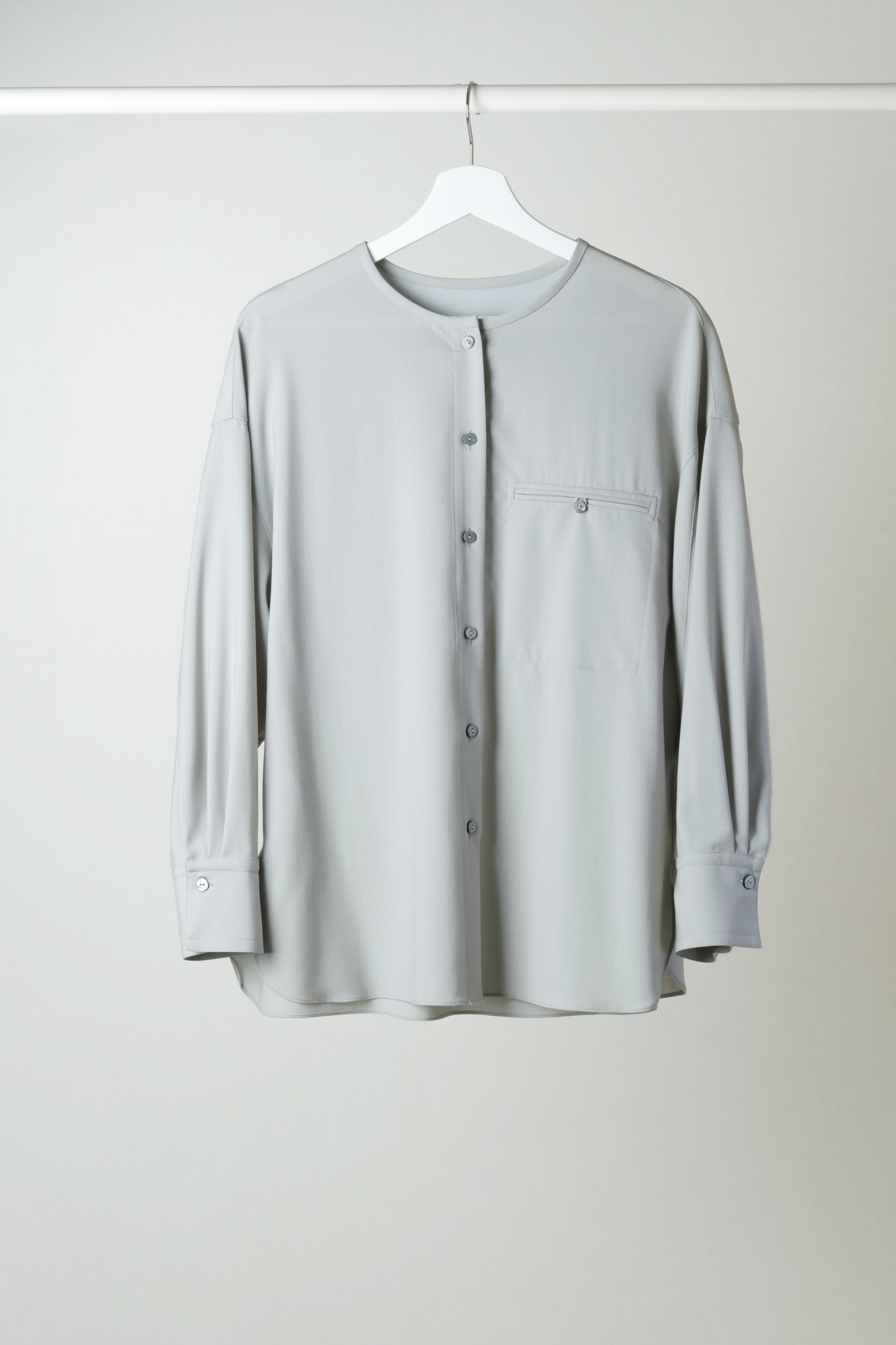 极简诧寂风羊毛梭织圆领单口袋长袖衬衫