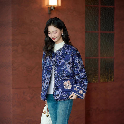 丁摩 复古青花瓷印花鹅绒羽绒服冬重工钉珠刺绣短款保暖外套5ZF-76071 商品图2