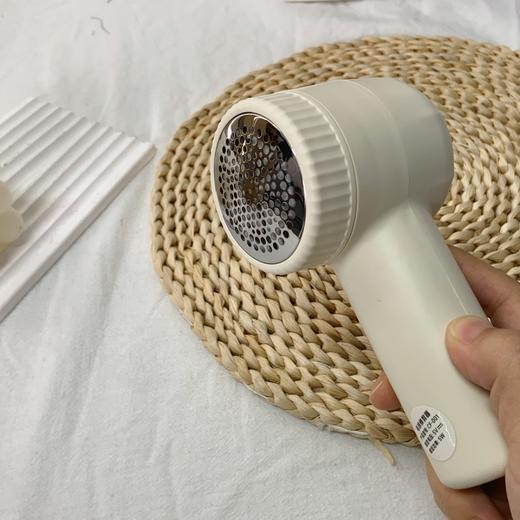 🔥毛球克星‼️【毛球修剪器】🌟一杯奶茶钱让全家衣服都摆脱毛球烦恼！！！ 🔺高转速马达，提供硬核强动力 🔺加厚蜂窝护衣网，💥快速扫除毛球又不伤衣  商品图1