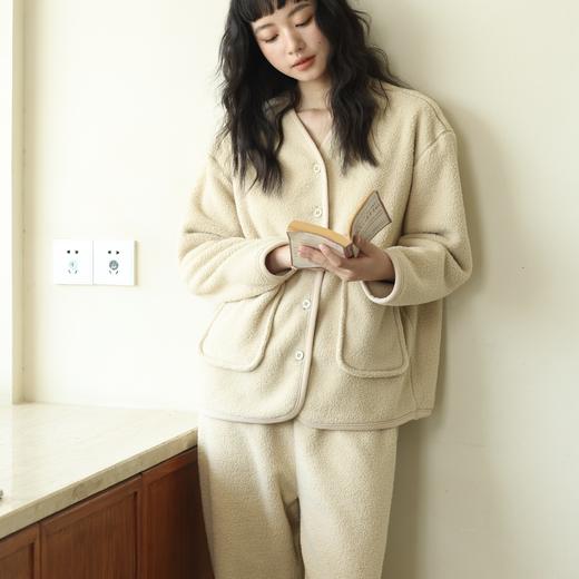 KEMU壳木毛绒绒家居服套装9822 双面绒毛柔软舒适亲肤保暖 宽松版型不挑身材 三色可选 商品图8