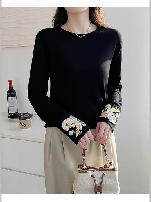【超值特卖】（短款）3059凤凰刺绣袖口打底衫-喜出 商品图0