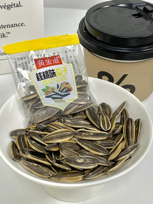 💰19.9到手50包【手抓包瓜子】🥳核桃味➕焦糖味任选👇大颗粒果仁实在，一口一个嘎嘣脆💥皮薄易嗑不费牙🦷百煮入味越嚼越香😋 ✅甄选优质大盘葵花籽为原料🌻扎实饱满，颗粒比普通瓜子大一圈📏 商品图0