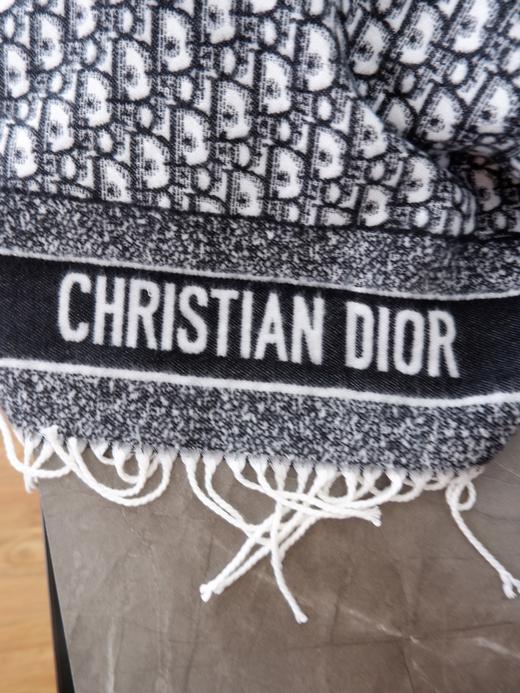 云仓【高配版】50%羊毛，雕牌家经典印花围巾 商品图3