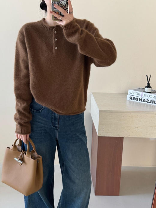 😱软乎乎封神❗️ 暖到犯规的云朵感❗️【仟梓赫 拉毛羊绒亨利领羊毛衫】👏🏻经典亨利领+微宽松版型，藏肉不挑身材～🥰  商品图4