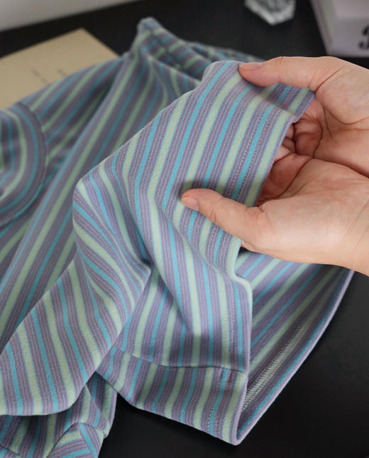 💖【秋冬主打款】仟梓赫 蓝绿条纹火山岩双面德绒打底衫❗️冬湖蓝➕松枝绿配色也太好看了🌞秋冬主打款，是普通打底的2倍厚，贴肤穿和羊绒一样舒服😌 商品图7