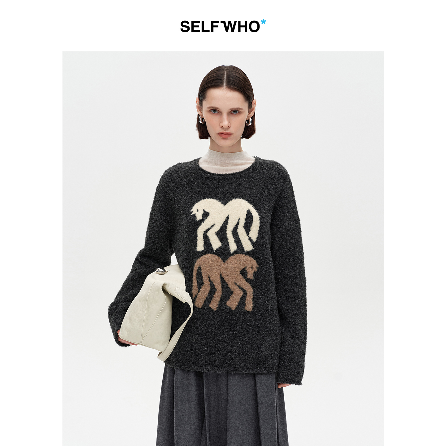 SELFWHO绵羊毛混纺灰色圆领毛衣女2025冬新款小马图案落肩针织衫