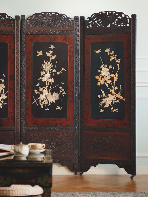 独角鹿西洋古董19世纪末20世纪初日本明治时期出品硬木镂雕「花卉珍禽」主题芝山镶嵌屏风 商品图2