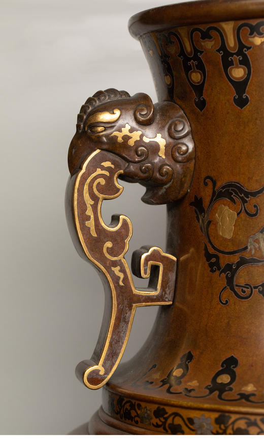 独角鹿西洋古董1880年代日本明治时期出品传统吉祥花鸟主题赤铜地金银象嵌双耳瓶一对 商品图2