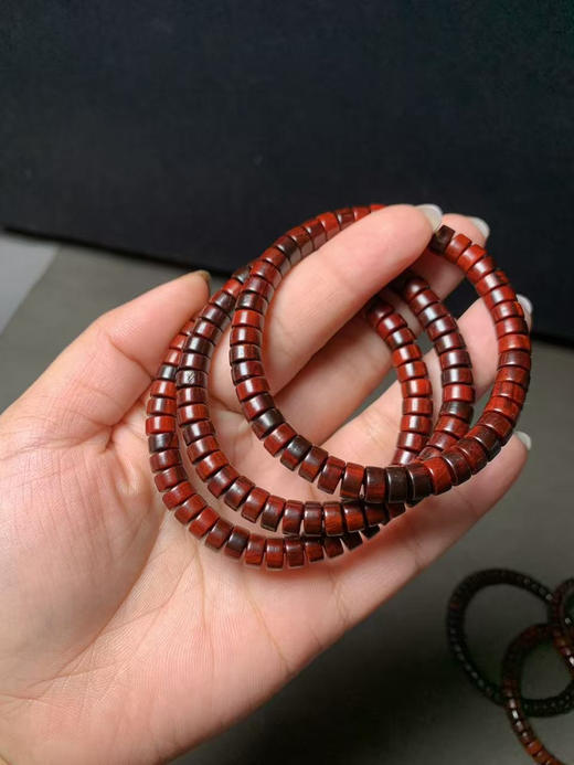 印度小叶紫檀拆房老料做药片珠手串  单片尺寸7x4mm，一圈整整 47 颗， 商品图5