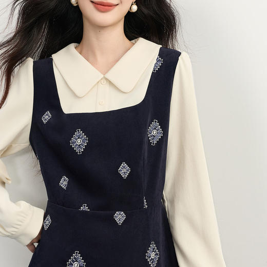 【12/03新品】熙世界伯爵千金感假两件连衣裙女秋冬民族风刺绣收腰POLO领长裙子 商品图4