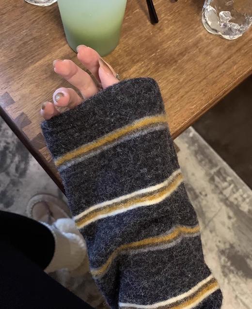 老米优品🎈软到像被兔子贴贴~🐇《黄色条纹兔毛绒温暖宽松打底tee》像开了复古滤镜！宽松遮肉，柔软双面绒，蓄热力一流哦！T251202A 商品图5