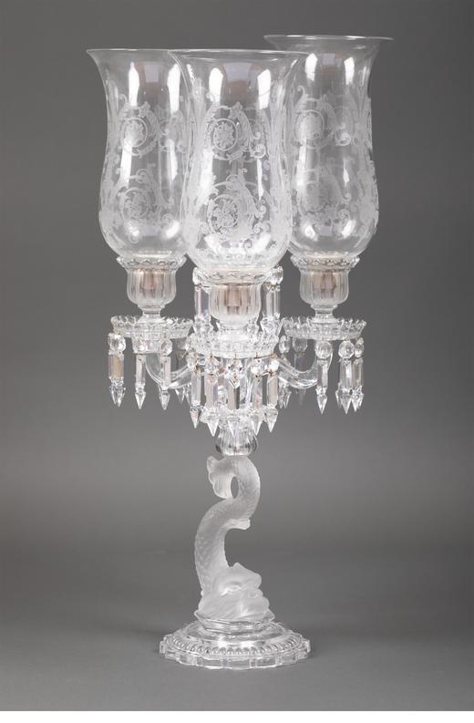 独角鹿西洋古董19世纪法国出品Médaillon圆雕纹款海豚造型三枝头水晶烛台一对 商品图3